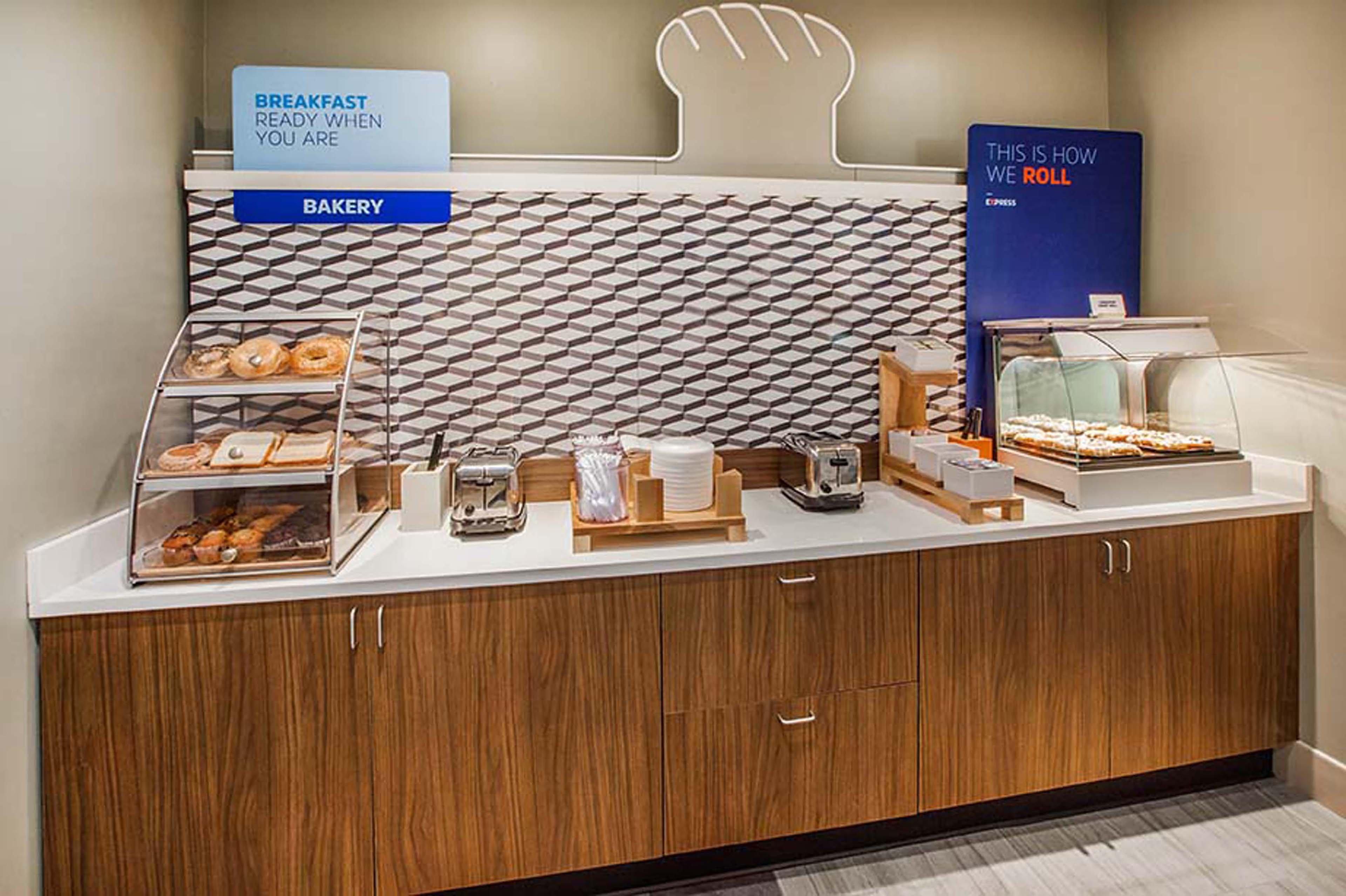 Express & Frazier Park By Ihg 2*
