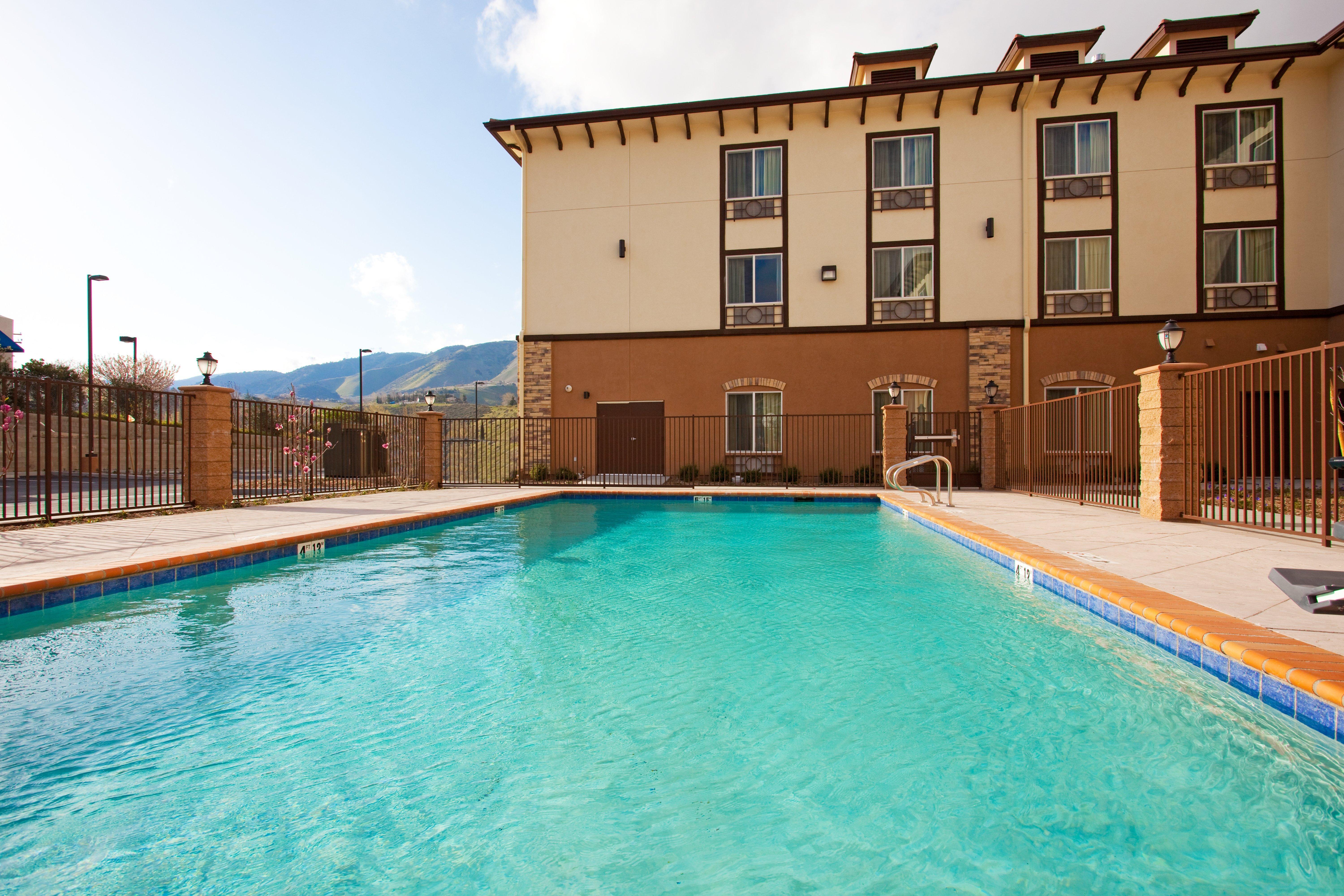 Hotel Express & Frazier Park By Ihg