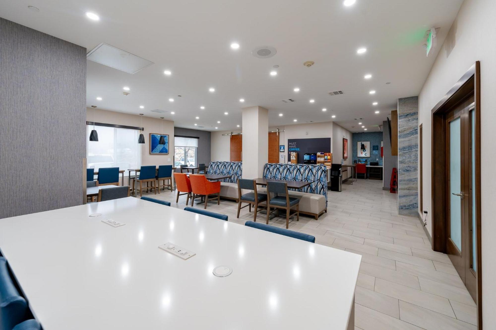 Hotel Express & Frazier Park By Ihg 2*